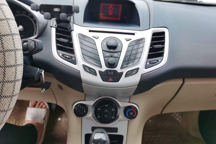 Used Ford Fiesta 2010 Hatchback 1.5L Automatic Limited Edition "Guangmang" Audio And AC Panel