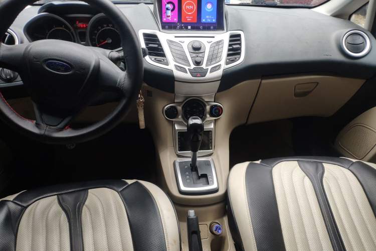 Used Ford Fiesta 2010 Hatchback 1.5L Automatic Limited Edition "Guangmang" Center Console