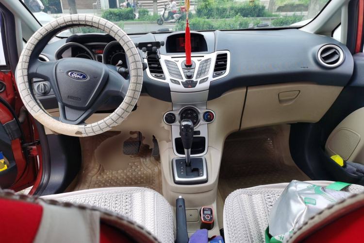 Used Ford Fiesta 2010 Hatchback 1.5L Automatic Limited Edition "Guangmang" Center Console