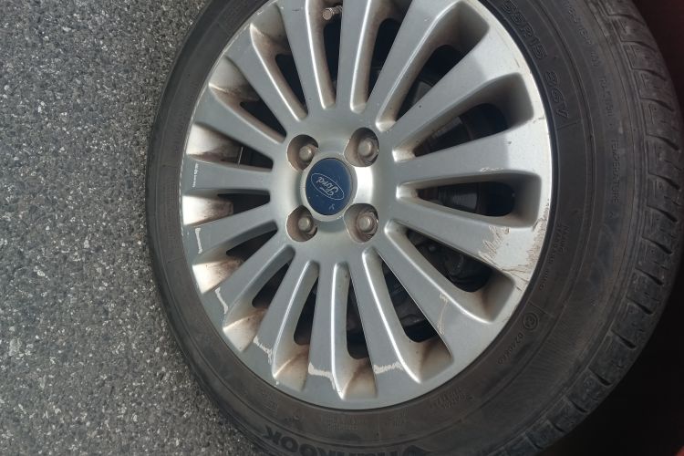 Used Ford Fiesta 2010 Hatchback 1.5L Manual - Limited Edition "Guangmang" Right Front Wheel Hub