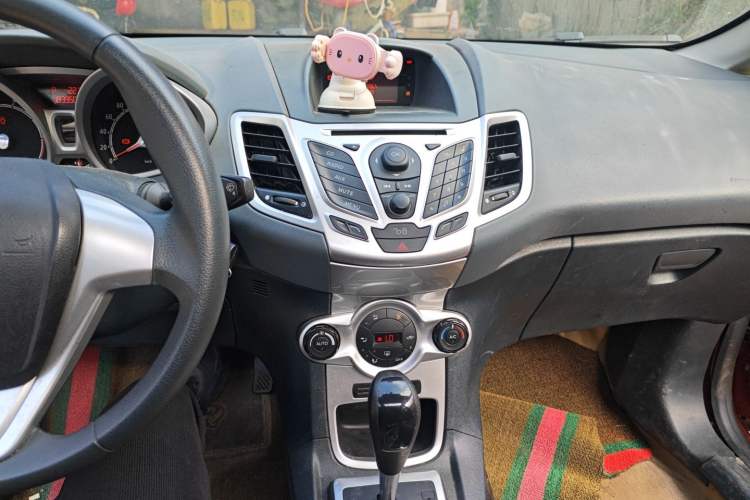 Used Ford Fiesta 2010 Hatchback 1.5L Automatic Limited Edition "Guangmang" Audio And AC Panel