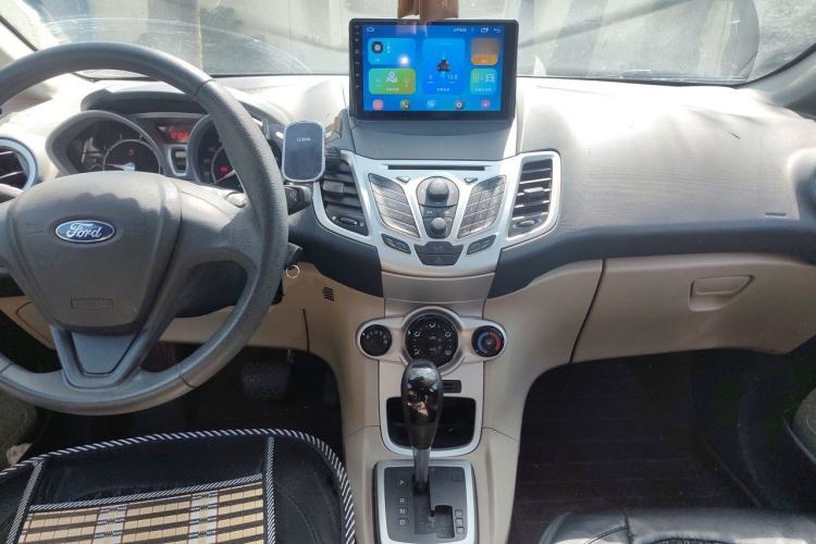Used Ford Fiesta 2010 Hatchback 1.5L Automatic Fashion Edition Limited Model Center Console