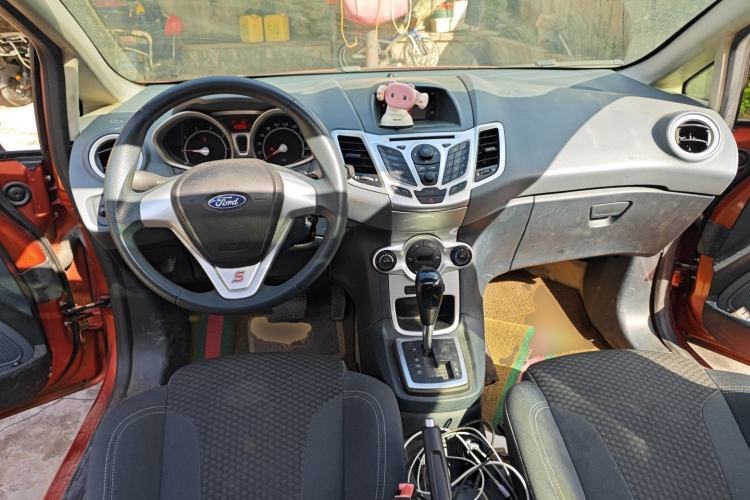 Used Ford Fiesta 2010 Hatchback 1.5L Automatic Limited Edition "Guangmang" Center Console