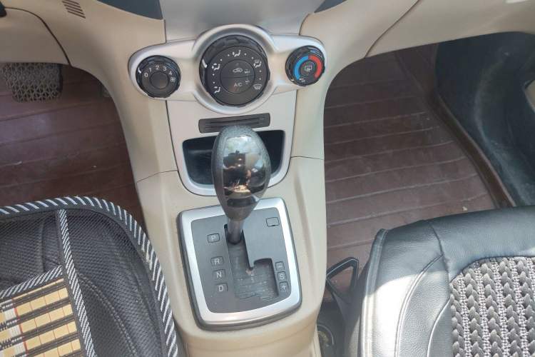 Used Ford Fiesta 2010 Hatchback 1.5L Automatic Fashion Edition Limited Model Gear Lever