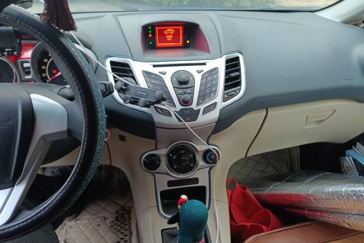 Used Ford Fiesta 2011 Hatchback 1.5L Manual Fashion Edition Audio And AC Panel