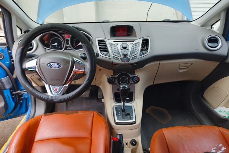 Used Ford Fiesta 2011 Hatchback 1.5L Automatic Fashion Edition Center Console
