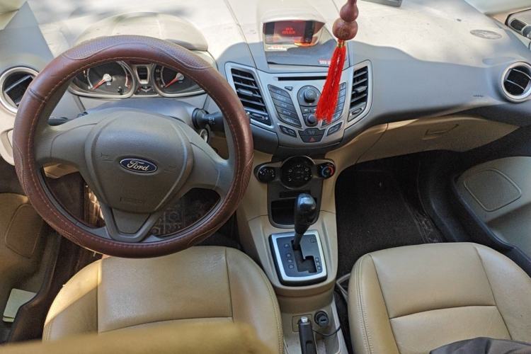 Used Ford Fiesta 2011 Hatchback 1.5L Automatic Fashion Edition Center Console