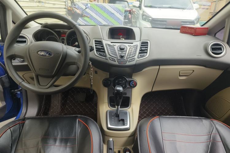 Used Ford Fiesta 2011 Sedan 1.5L Automatic Fashion Edition Center Console