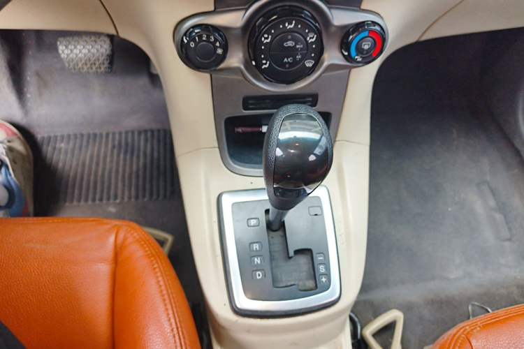 Used Ford Fiesta 2011 Hatchback 1.5L Automatic Fashion Edition Gear Lever