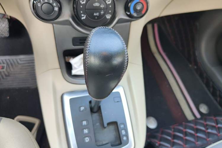 Used Ford Fiesta 2011 Sedan 1.5L Automatic Fashion Edition Gear Lever