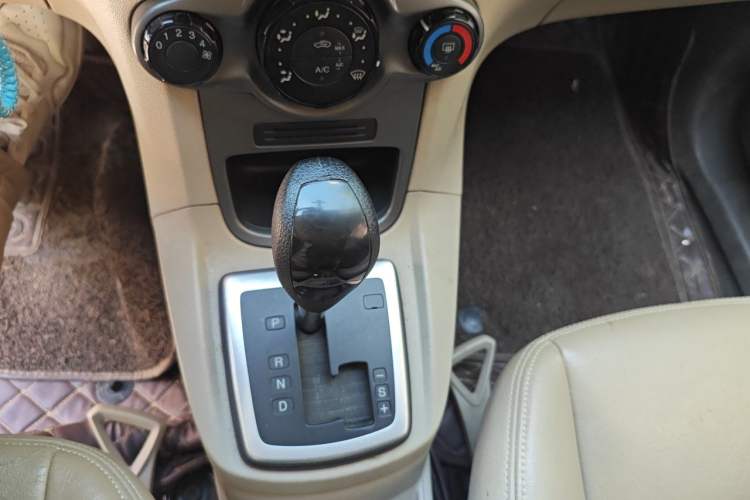 Used Ford Fiesta 2011 Hatchback 1.5L Automatic Fashion Edition Gear Lever