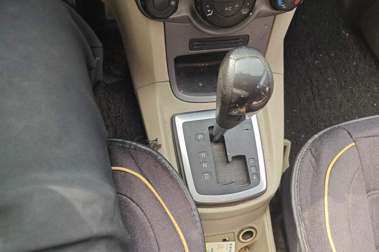 Used Ford Fiesta 2011 Hatchback 1.5L Automatic Fashion Edition Gear Lever