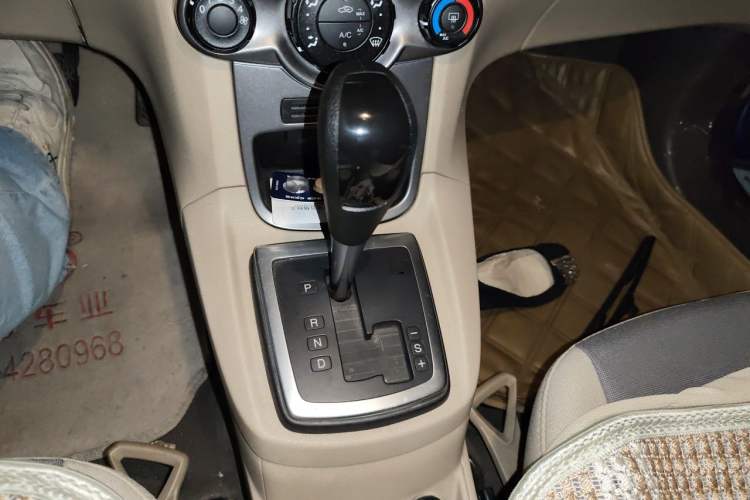 Used Ford Fiesta 2011 Hatchback 1.5L Automatic Fashion Edition Gear Lever
