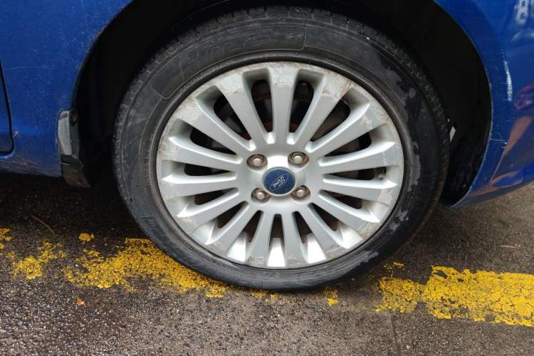 Used Ford Fiesta 2011 Hatchback 1.5L Automatic Fashion Edition Right Front Wheel Hub