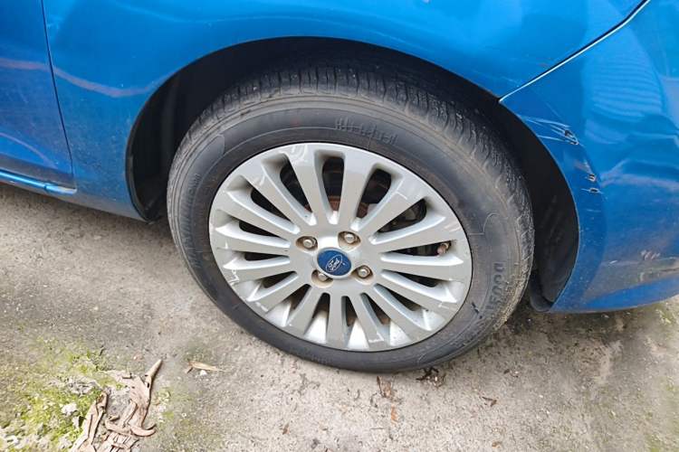 Used Ford Fiesta 2011 Hatchback 1.5L Automatic Fashion Edition Right Front Wheel Hub