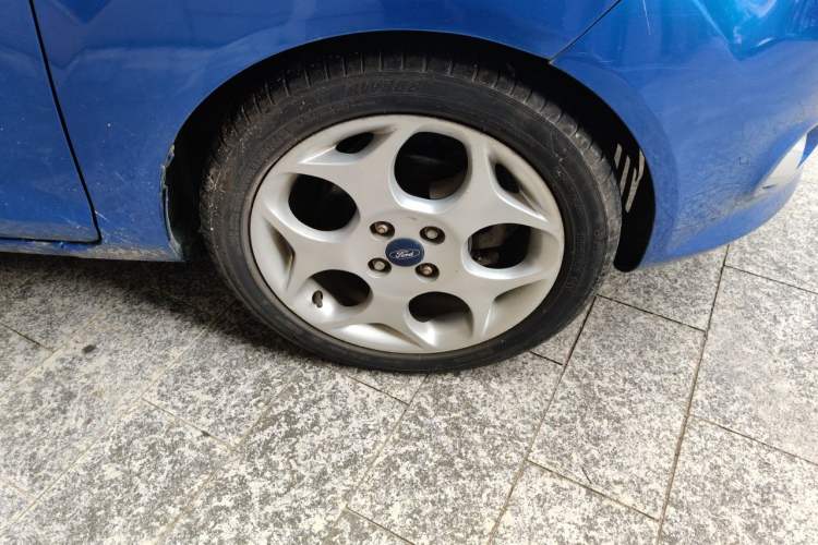 Used Ford Fiesta 2011 Hatchback 1.5L Automatic Sport Model Right Front Wheel Hub