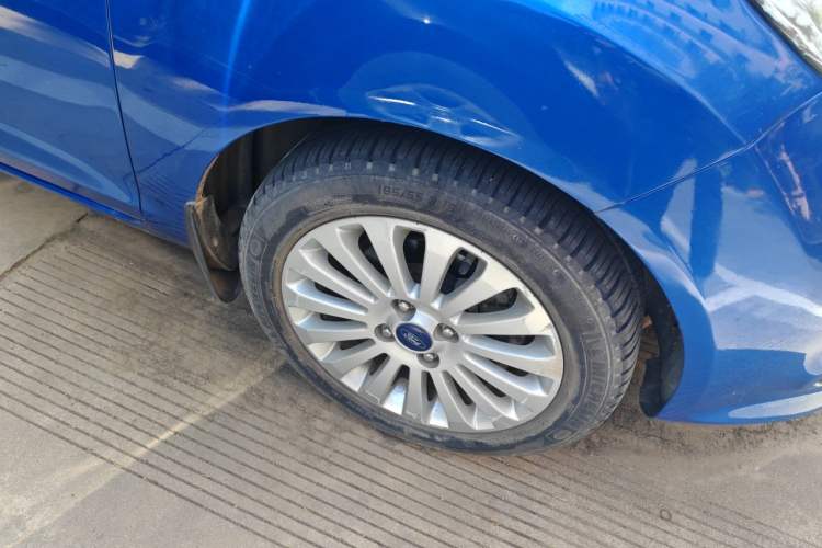 Used Ford Fiesta 2011 Hatchback 1.5L Automatic Fashion Edition Right Front Wheel Hub