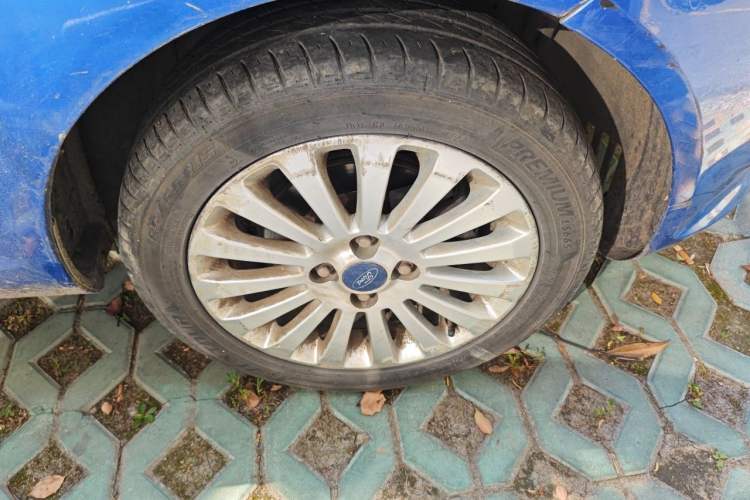 Used Ford Fiesta 2011 Hatchback 1.5L Automatic Fashion Edition Right Front Wheel Hub