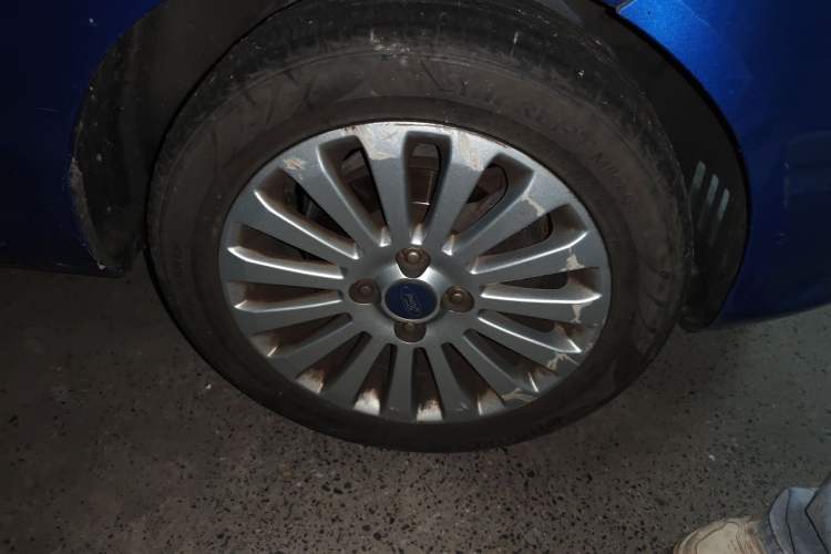 Used Ford Fiesta 2011 Hatchback 1.5L Automatic Fashion Edition Right Front Wheel Hub