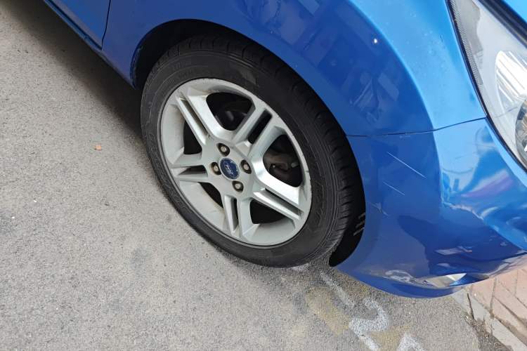 Used Ford Fiesta 2011 Hatchback 1.5L Manual Sport Model Right Front Wheel Hub