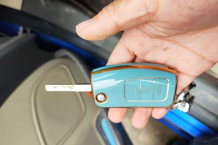 Used Ford Fiesta 2011 Hatchback 1.5L Automatic Fashion Edition Vehicle Key