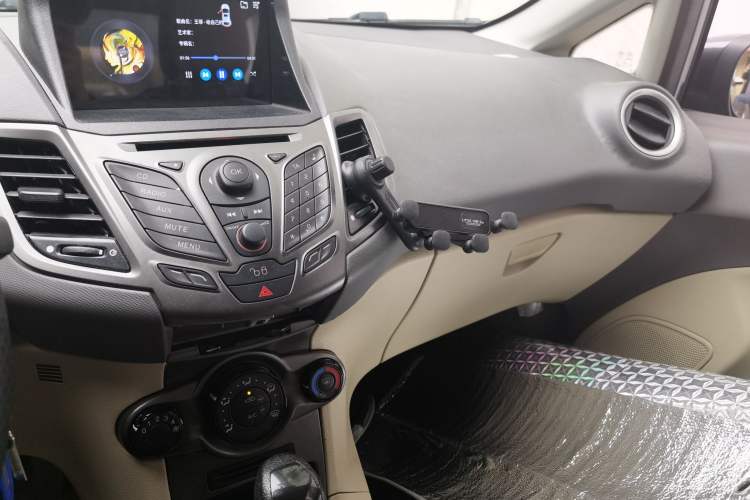 Used Ford Fiesta 2011 Sedan 1.5L Automatic Fashion Edition Audio And AC Panel