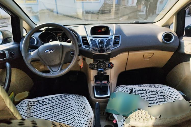 Used Ford Fiesta 2011 Sedan 1.5L Automatic Fashion Edition Center Console