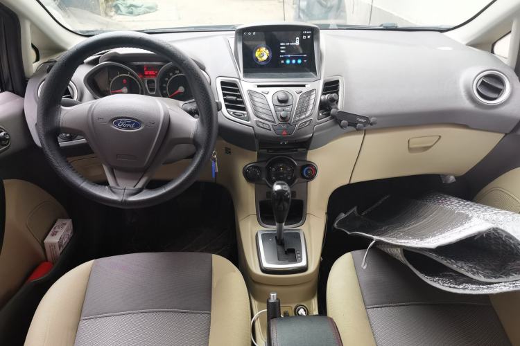 Used Ford Fiesta 2011 Sedan 1.5L Automatic Fashion Edition Center Console