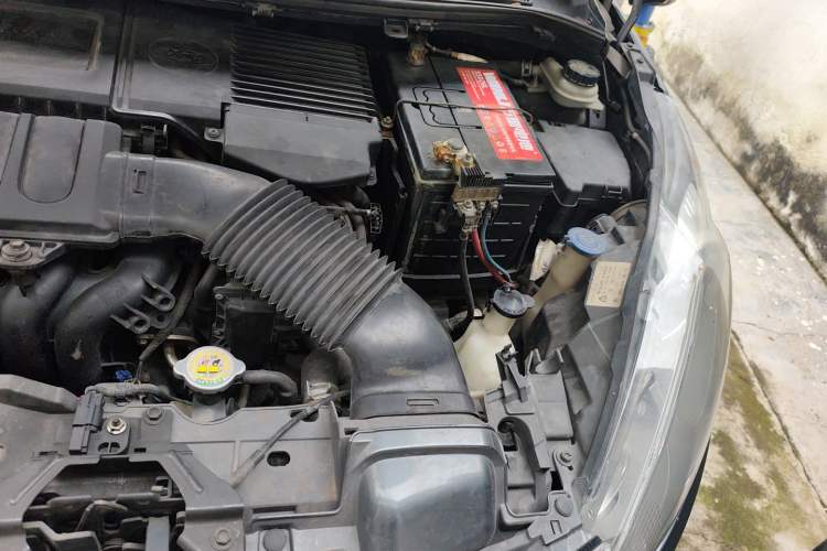 Used Ford Fiesta 2011 Sedan 1.5L Manual Fashion Edition Engine Bay Left