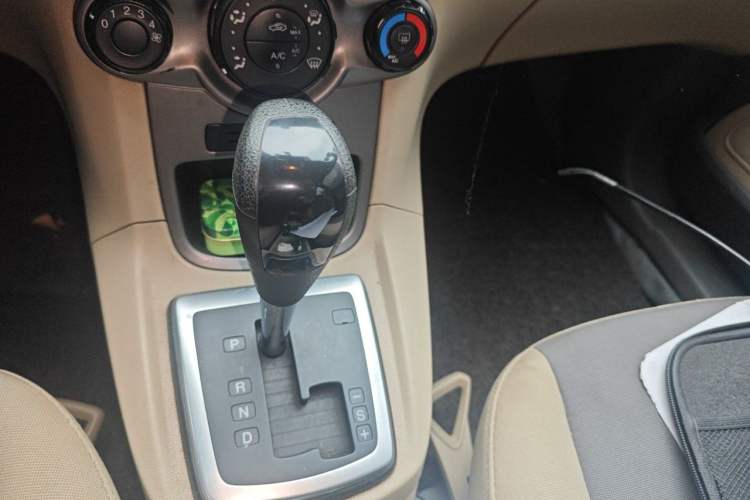 Used Ford Fiesta 2011 Sedan 1.5L Automatic Fashion Edition Gear Lever