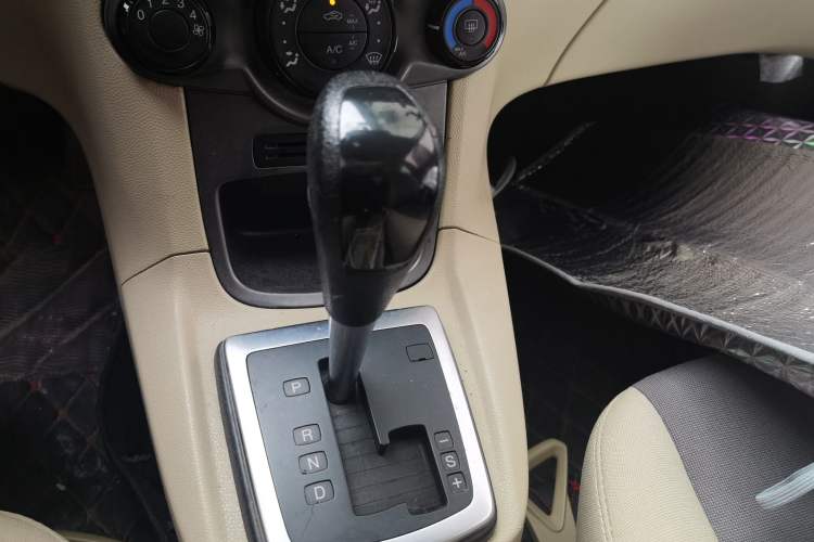 Used Ford Fiesta 2011 Sedan 1.5L Automatic Fashion Edition Gear Lever