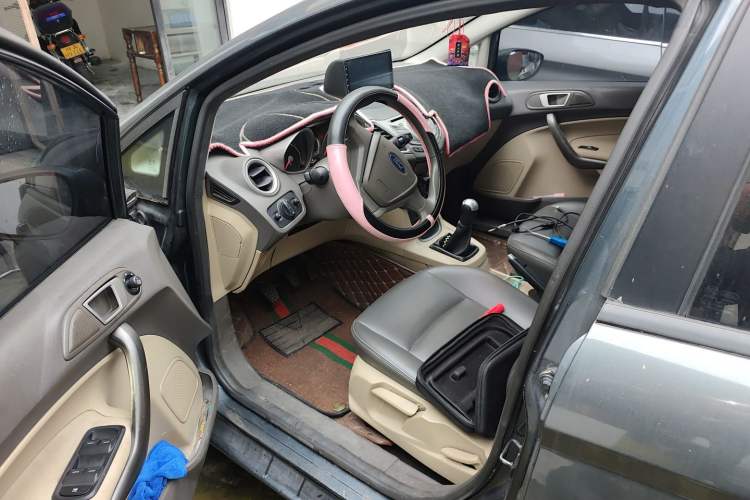 Used Ford Fiesta 2011 Sedan 1.5L Manual Fashion Edition Left Front Seat