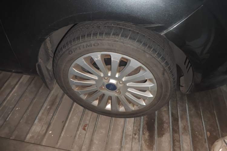Used Ford Fiesta 2011 Sedan 1.5L Automatic Fashion Edition Right Front Wheel Hub