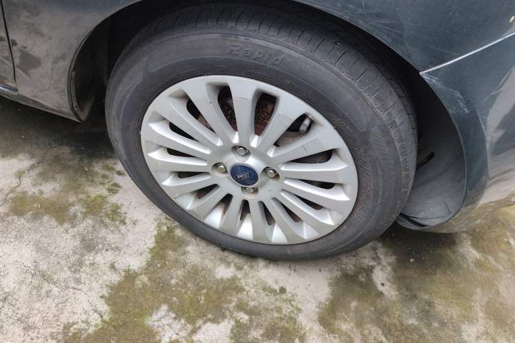 Used Ford Fiesta 2011 Sedan 1.5L Manual Fashion Edition Right Front Wheel Hub