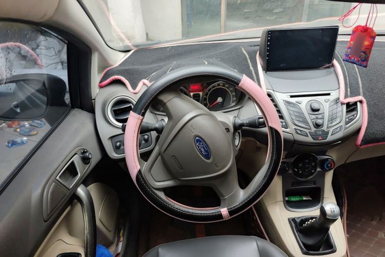Used Ford Fiesta 2011 Sedan 1.5L Manual Fashion Edition Steering Wheel