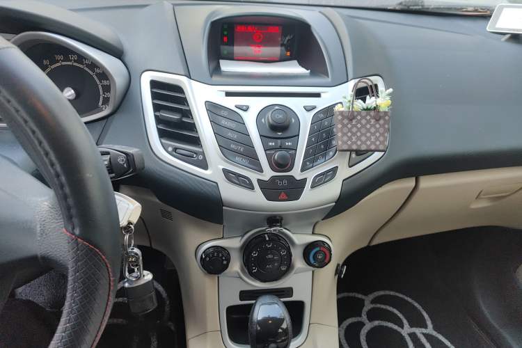 Used Ford Fiesta 2011 Hatchback 1.5L Automatic Fashion Edition Audio And AC Panel