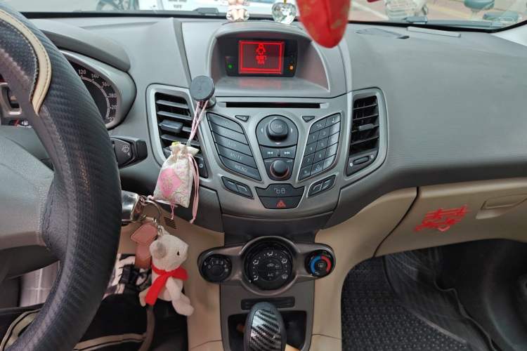 Used Ford Fiesta 2011 Hatchback 1.5L Automatic Fashion Edition Audio And AC Panel