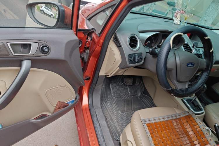 Used Ford Fiesta 2011 Hatchback 1.5L Automatic Fashion Edition Driver Seat