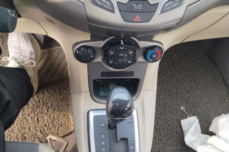 Used Ford Fiesta 2011 Hatchback 1.5L Automatic Fashion Edition Gear Lever