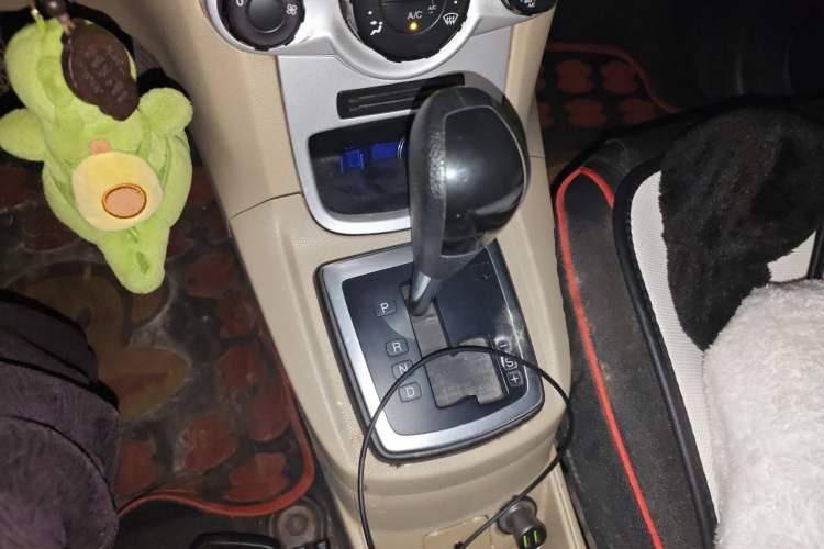 Used Ford Fiesta 2011 Hatchback 1.5L Automatic Fashion Edition Gear Lever
