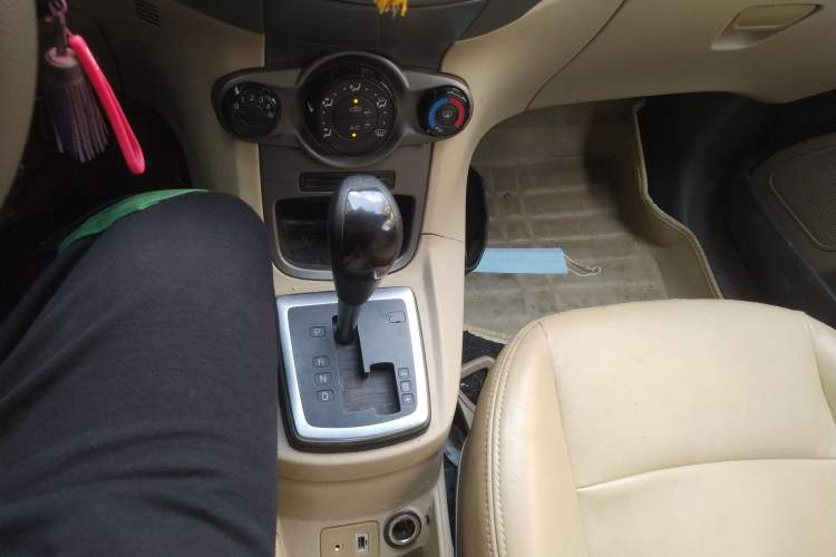 Used Ford Fiesta 2011 Hatchback 1.5L Automatic Fashion Edition Gear Lever