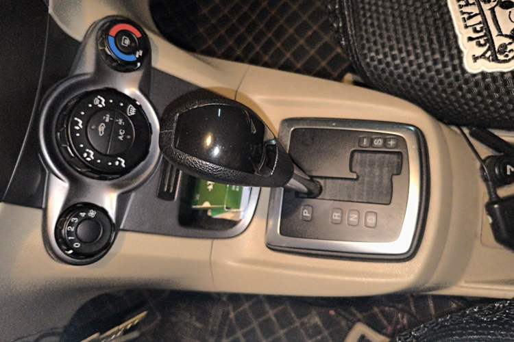 Used Ford Fiesta 2011 Hatchback 1.5L Automatic Fashion Edition Gear Lever