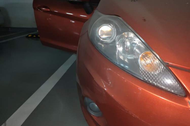 Used Ford Fiesta 2011 Hatchback 1.5L Automatic Fashion Edition Right Front Headlight
