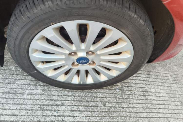 Used Ford Fiesta 2011 Hatchback 1.5L Automatic Fashion Edition Right Front Wheel Hub