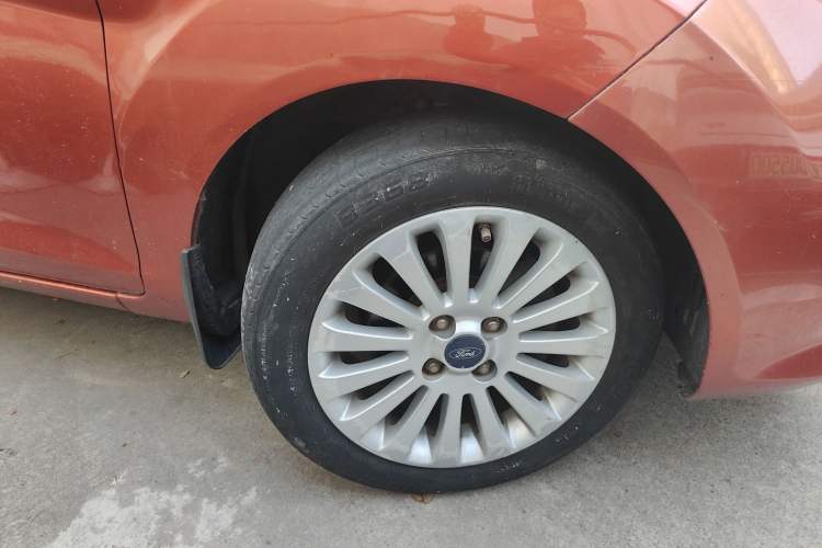 Used Ford Fiesta 2011 Hatchback 1.5L Automatic Fashion Edition Right Front Wheel Hub