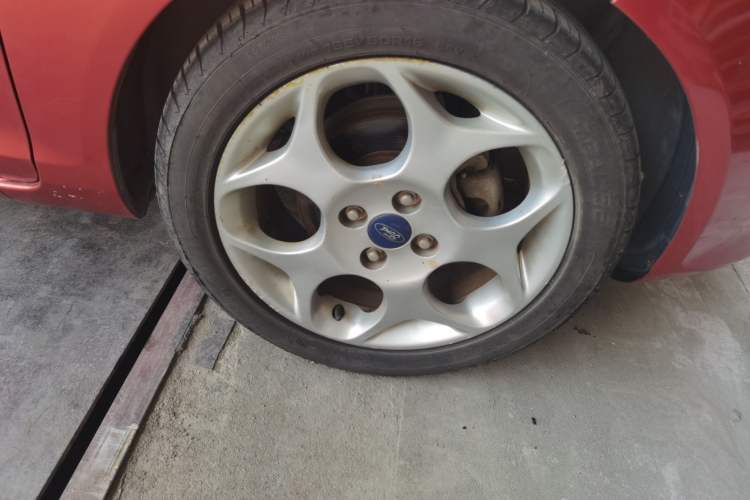 Used Ford Fiesta 2011 Hatchback 1.5L Automatic Sport Model Right Front Wheel Hub
