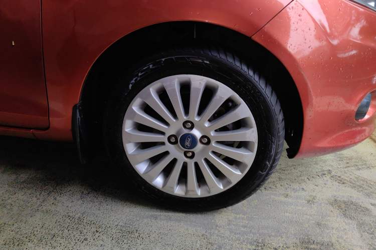 Used Ford Fiesta 2011 Hatchback 1.5L Automatic Fashion Edition Right Front Wheel Hub