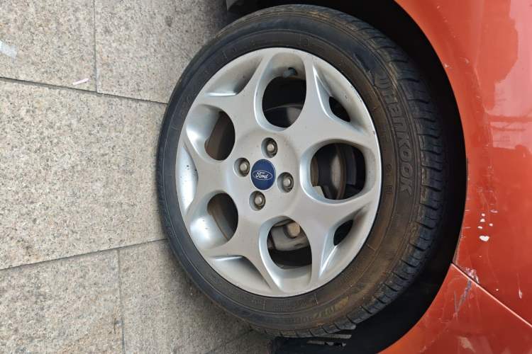 Used Ford Fiesta 2011 Hatchback 1.5L Automatic Sport Model Right Front Wheel Hub