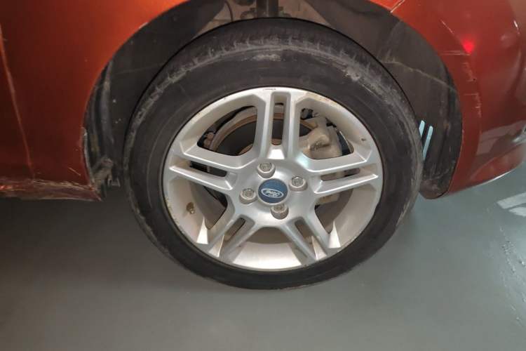 Used Ford Fiesta 2011 Hatchback 1.5L Automatic Fashion Edition Right Front Wheel Hub