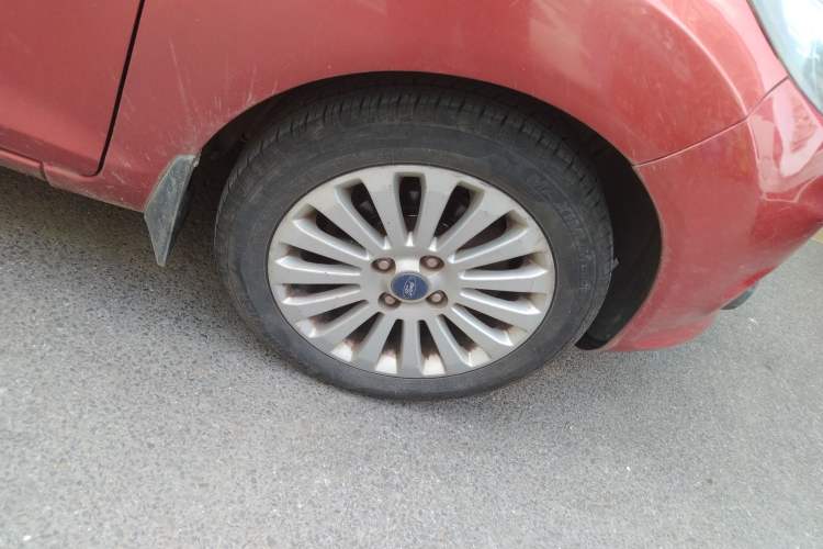 Used Ford Fiesta 2011 Hatchback 1.5L Automatic Fashion Edition Right Front Wheel Hub